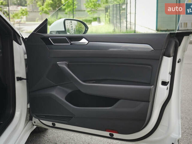 Білий Фольксваген Arteon, об'ємом двигуна 2 л та пробігом 146 тис. км за 28700 $, фото 59 на Automoto.ua