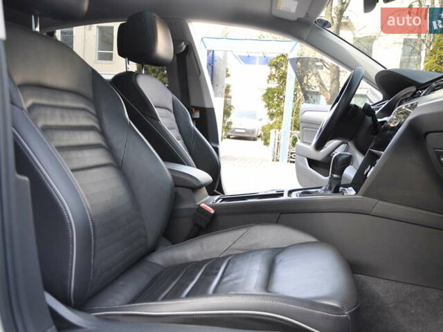 Белый Фольксваген Arteon, объемом двигателя 2 л и пробегом 80 тыс. км за 28900 $, фото 21 на Automoto.ua