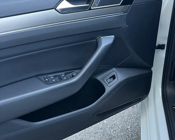 Белый Фольксваген Arteon, объемом двигателя 2 л и пробегом 38 тыс. км за 32000 $, фото 18 на Automoto.ua