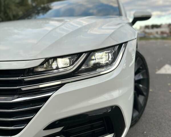 Белый Фольксваген Arteon, объемом двигателя 1.98 л и пробегом 46 тыс. км за 23900 $, фото 2 на Automoto.ua