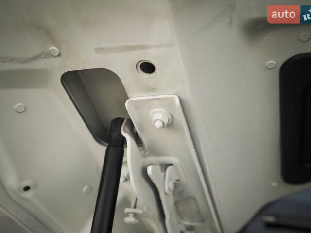 Білий Фольксваген Arteon, об'ємом двигуна 2 л та пробігом 146 тис. км за 28700 $, фото 25 на Automoto.ua