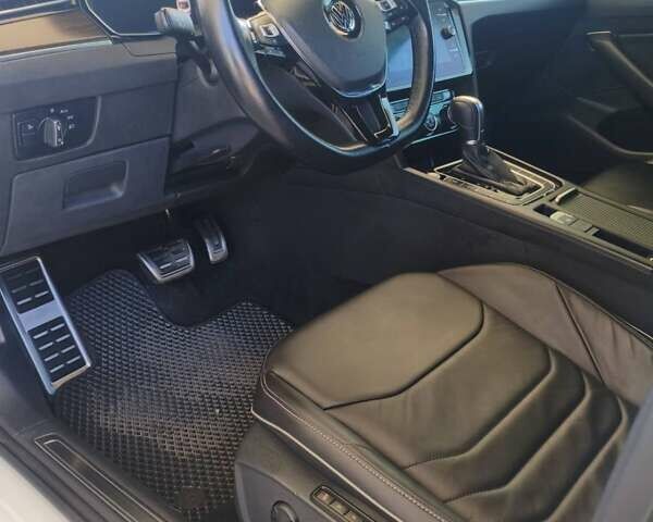 Белый Фольксваген Arteon, объемом двигателя 2 л и пробегом 98 тыс. км за 21000 $, фото 24 на Automoto.ua