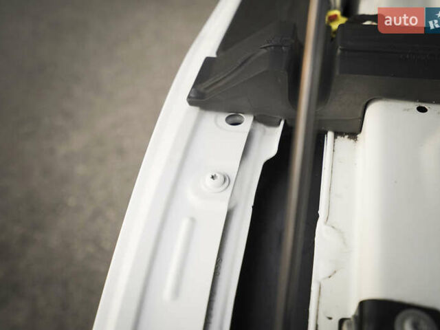 Білий Фольксваген Arteon, об'ємом двигуна 2 л та пробігом 146 тис. км за 28700 $, фото 28 на Automoto.ua