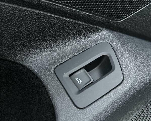 Белый Фольксваген Arteon, объемом двигателя 1.98 л и пробегом 46 тыс. км за 23900 $, фото 25 на Automoto.ua