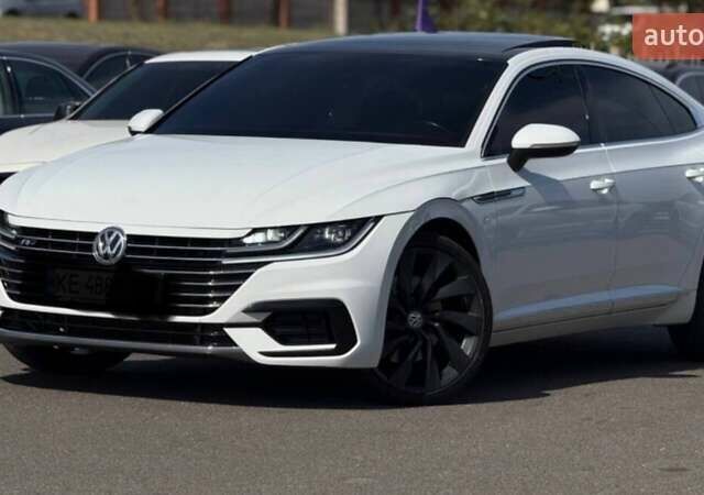 Белый Фольксваген Arteon, объемом двигателя 1.98 л и пробегом 87 тыс. км за 24444 $, фото 2 на Automoto.ua
