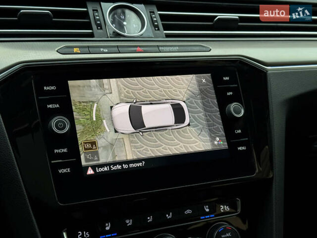 Белый Фольксваген Arteon, объемом двигателя 2 л и пробегом 154 тыс. км за 27600 $, фото 3 на Automoto.ua