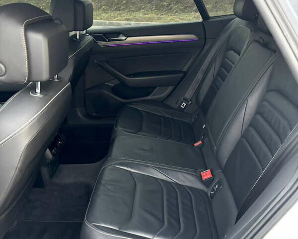 Белый Фольксваген Arteon, объемом двигателя 2 л и пробегом 72 тыс. км за 28500 $, фото 24 на Automoto.ua