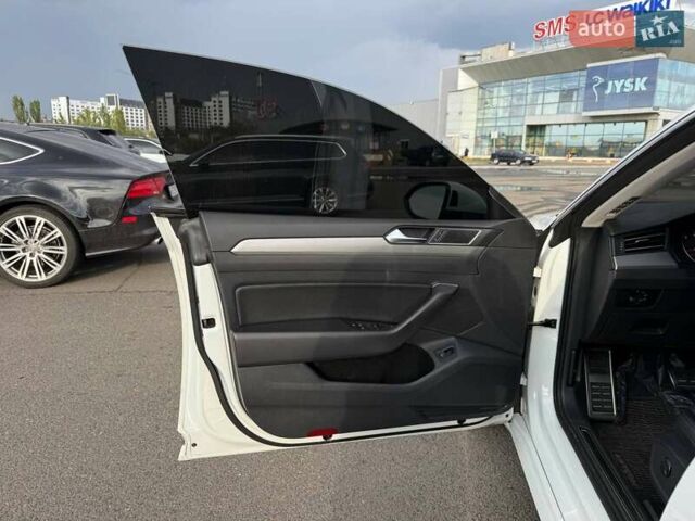 Белый Фольксваген Arteon, объемом двигателя 1.98 л и пробегом 135 тыс. км за 20800 $, фото 28 на Automoto.ua