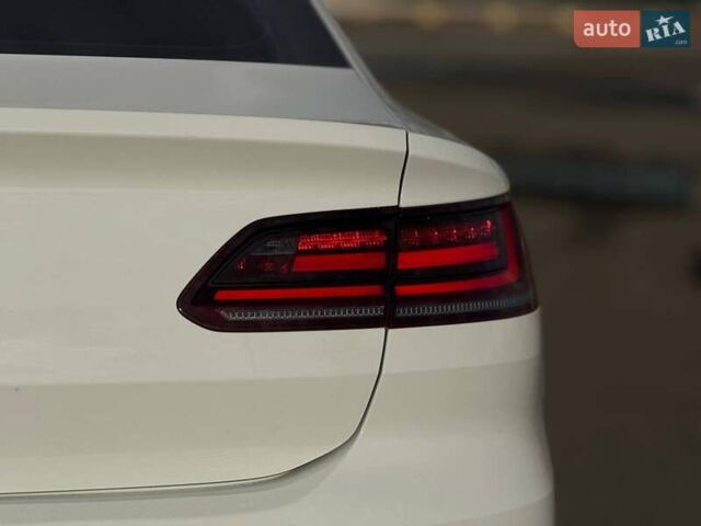 Белый Фольксваген Arteon, объемом двигателя 1.98 л и пробегом 135 тыс. км за 20800 $, фото 18 на Automoto.ua