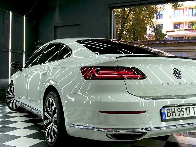 Белый Фольксваген Arteon, объемом двигателя 2 л и пробегом 126 тыс. км за 23500 $, фото 2 на Automoto.ua