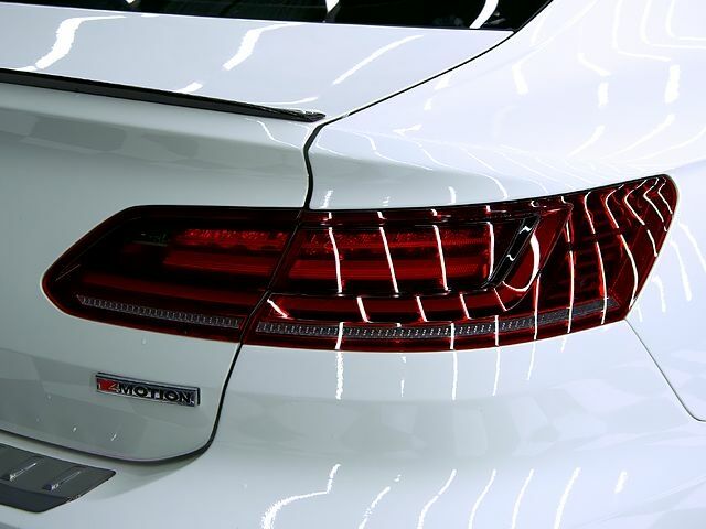 Белый Фольксваген Arteon, объемом двигателя 2 л и пробегом 126 тыс. км за 23500 $, фото 3 на Automoto.ua