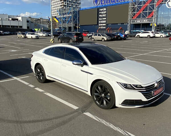 Белый Фольксваген Arteon, объемом двигателя 1.97 л и пробегом 97 тыс. км за 27900 $, фото 3 на Automoto.ua