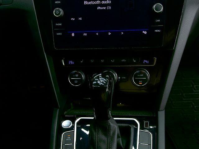 Белый Фольксваген Arteon, объемом двигателя 2 л и пробегом 126 тыс. км за 23500 $, фото 4 на Automoto.ua
