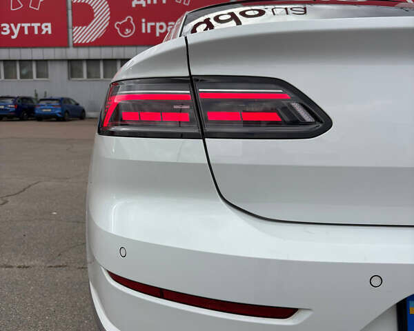 Білий Фольксваген Arteon, об'ємом двигуна 1.97 л та пробігом 144 тис. км за 28799 $, фото 17 на Automoto.ua