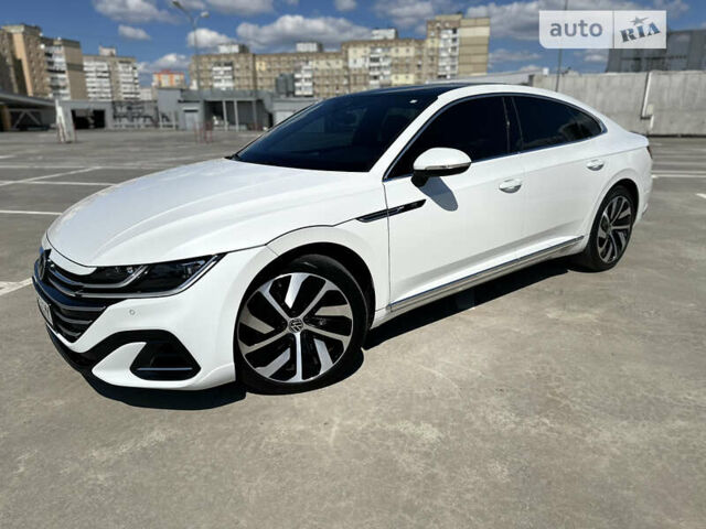 Белый Фольксваген Arteon, объемом двигателя 1.98 л и пробегом 39 тыс. км за 33500 $, фото 3 на Automoto.ua