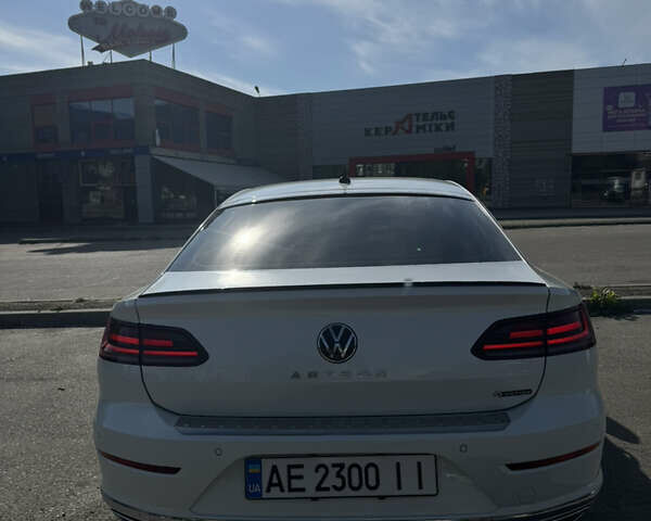 Белый Фольксваген Arteon, объемом двигателя 1.98 л и пробегом 43 тыс. км за 31000 $, фото 4 на Automoto.ua