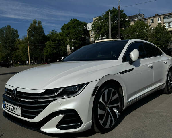 Белый Фольксваген Arteon, объемом двигателя 1.98 л и пробегом 43 тыс. км за 31000 $, фото 3 на Automoto.ua