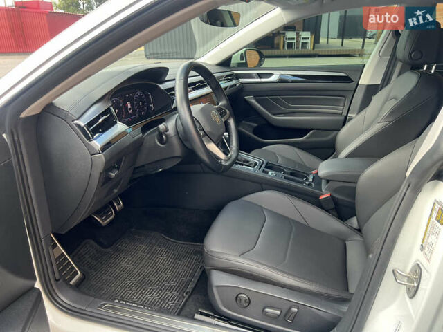 Белый Фольксваген Arteon, объемом двигателя 1.98 л и пробегом 36 тыс. км за 27900 $, фото 24 на Automoto.ua