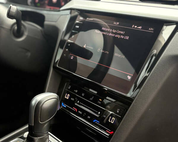 Білий Фольксваген Arteon, об'ємом двигуна 1.97 л та пробігом 144 тис. км за 28799 $, фото 27 на Automoto.ua