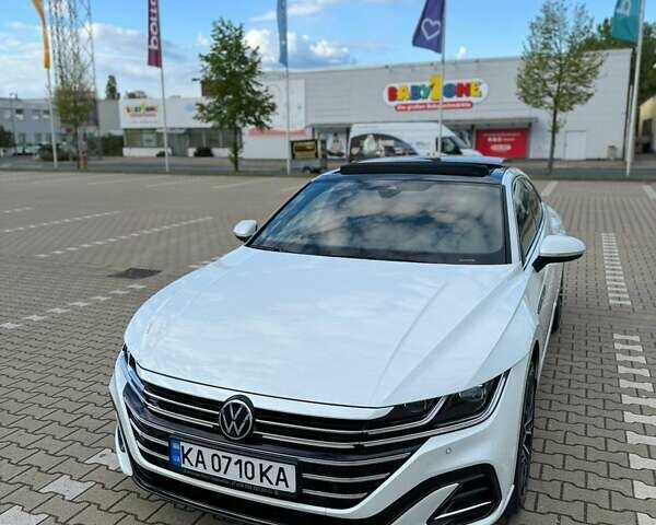 Белый Фольксваген Arteon, объемом двигателя 1.97 л и пробегом 19 тыс. км за 44900 $, фото 2 на Automoto.ua