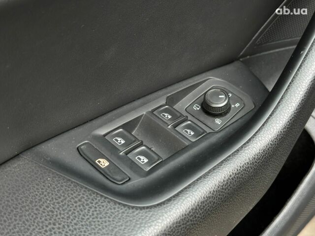Черный Фольксваген Arteon, объемом двигателя 2 л и пробегом 226 тыс. км за 25990 $, фото 9 на Automoto.ua