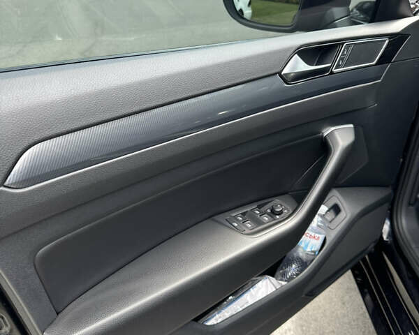 Черный Фольксваген Arteon, объемом двигателя 2 л и пробегом 169 тыс. км за 26500 $, фото 4 на Automoto.ua
