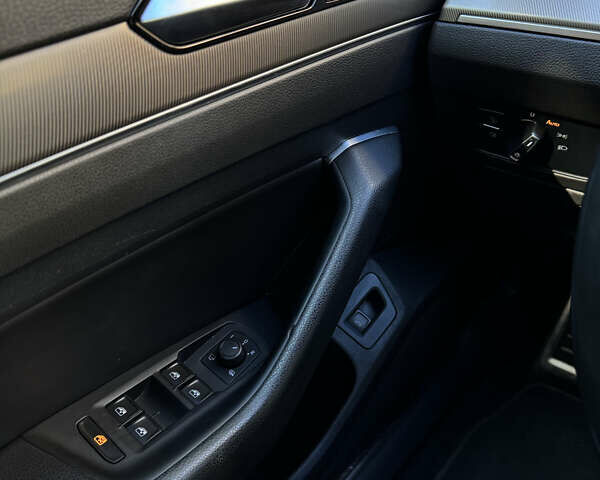 Черный Фольксваген Arteon, объемом двигателя 2 л и пробегом 176 тыс. км за 27000 $, фото 33 на Automoto.ua