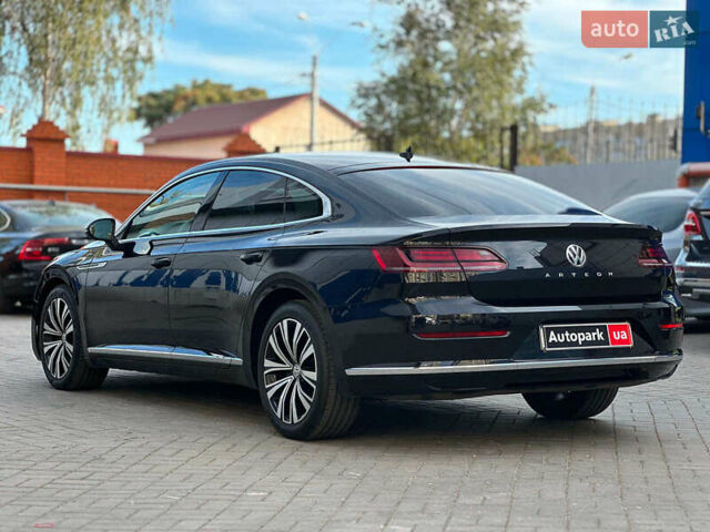 Черный Фольксваген Arteon, объемом двигателя 2 л и пробегом 226 тыс. км за 25990 $, фото 5 на Automoto.ua