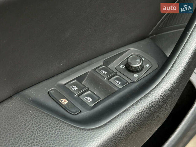 Черный Фольксваген Arteon, объемом двигателя 2 л и пробегом 226 тыс. км за 25990 $, фото 9 на Automoto.ua