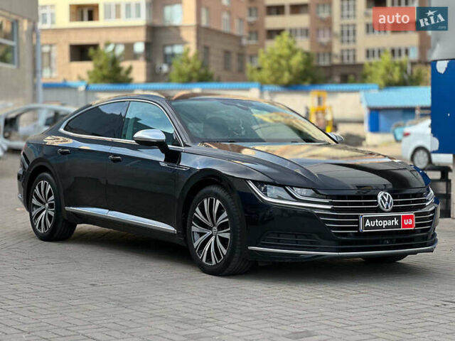 Черный Фольксваген Arteon, объемом двигателя 2 л и пробегом 226 тыс. км за 25990 $, фото 2 на Automoto.ua