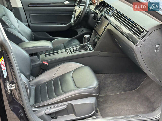 Черный Фольксваген Arteon, объемом двигателя 2 л и пробегом 226 тыс. км за 25990 $, фото 28 на Automoto.ua