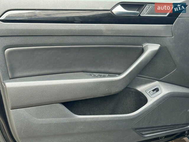 Черный Фольксваген Arteon, объемом двигателя 2 л и пробегом 226 тыс. км за 25990 $, фото 8 на Automoto.ua