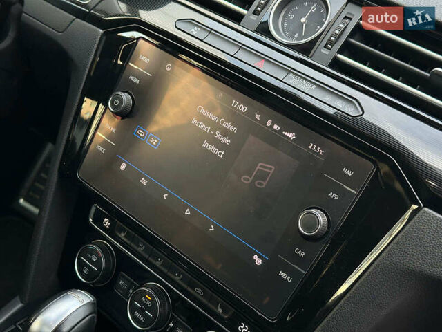 Черный Фольксваген Arteon, объемом двигателя 2 л и пробегом 226 тыс. км за 25990 $, фото 35 на Automoto.ua