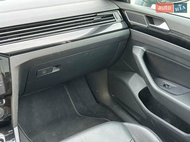 Черный Фольксваген Arteon, объемом двигателя 2 л и пробегом 226 тыс. км за 25990 $, фото 26 на Automoto.ua