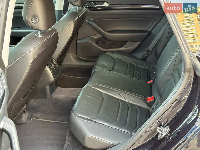 Черный Фольксваген Arteon, объемом двигателя 2 л и пробегом 226 тыс. км за 25990 $, фото 18 на Automoto.ua