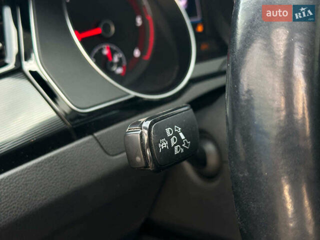 Черный Фольксваген Arteon, объемом двигателя 2 л и пробегом 226 тыс. км за 25990 $, фото 14 на Automoto.ua