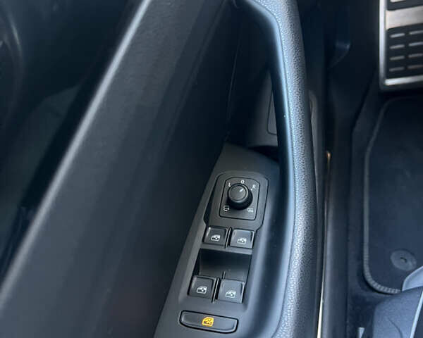 Черный Фольксваген Arteon, объемом двигателя 1.97 л и пробегом 225 тыс. км за 26500 $, фото 12 на Automoto.ua