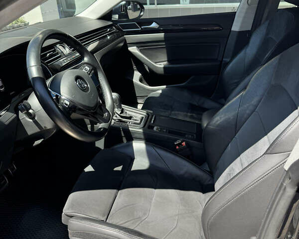 Черный Фольксваген Arteon, объемом двигателя 2 л и пробегом 230 тыс. км за 27499 $, фото 9 на Automoto.ua