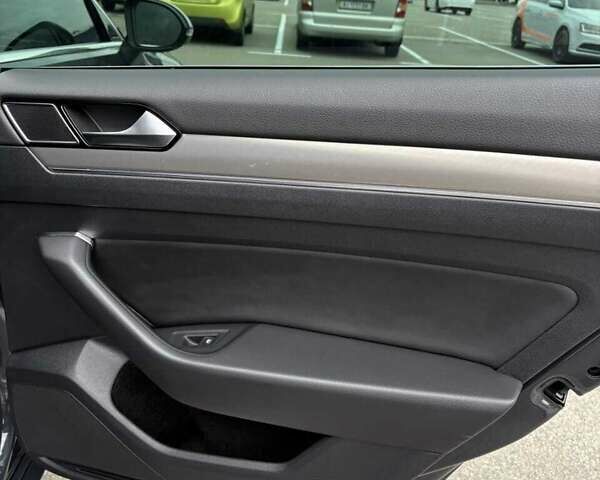 Черный Фольксваген Arteon, объемом двигателя 1.98 л и пробегом 107 тыс. км за 29000 $, фото 38 на Automoto.ua