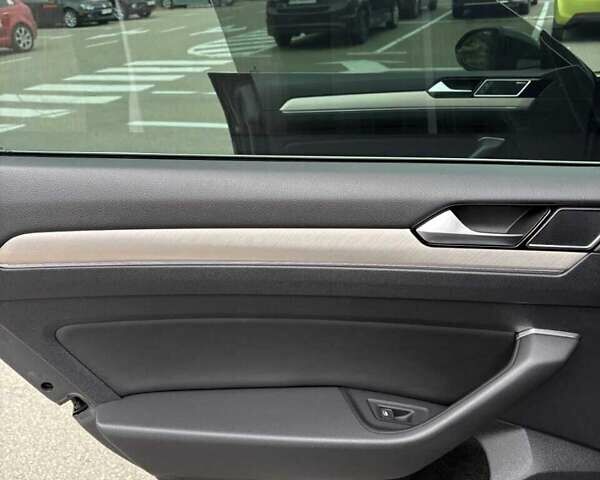 Черный Фольксваген Arteon, объемом двигателя 1.98 л и пробегом 107 тыс. км за 29000 $, фото 32 на Automoto.ua