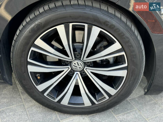 Черный Фольксваген Arteon, объемом двигателя 2 л и пробегом 105 тыс. км за 22400 $, фото 101 на Automoto.ua