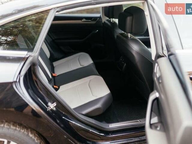 Черный Фольксваген Arteon, объемом двигателя 1.98 л и пробегом 120 тыс. км за 25999 $, фото 8 на Automoto.ua