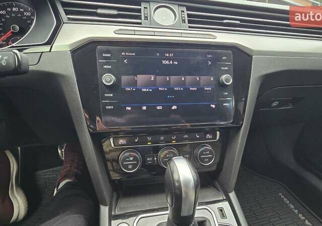 Черный Фольксваген Arteon, объемом двигателя 2 л и пробегом 120 тыс. км за 26900 $, фото 43 на Automoto.ua