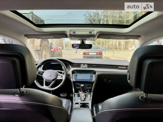 Красный Фольксваген Arteon, объемом двигателя 1.98 л и пробегом 63 тыс. км за 21900 $, фото 4 на Automoto.ua