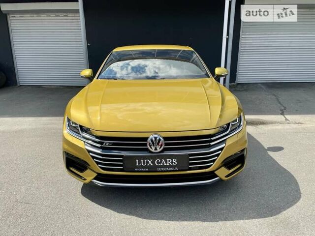 Желтый Фольксваген Arteon, объемом двигателя 1.98 л и пробегом 57 тыс. км за 29900 $, фото 2 на Automoto.ua