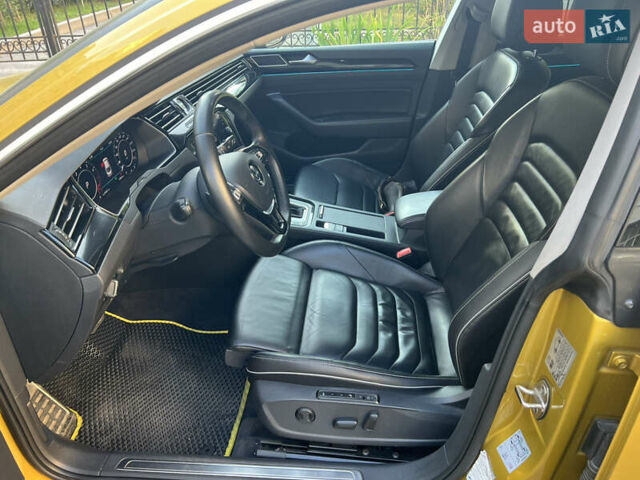 Желтый Фольксваген Arteon, объемом двигателя 1.98 л и пробегом 160 тыс. км за 27500 $, фото 17 на Automoto.ua