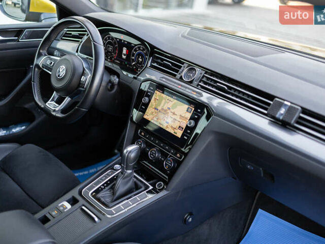 Желтый Фольксваген Arteon, объемом двигателя 1.98 л и пробегом 120 тыс. км за 33800 $, фото 43 на Automoto.ua