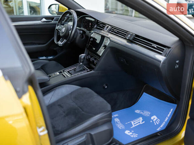 Желтый Фольксваген Arteon, объемом двигателя 1.98 л и пробегом 120 тыс. км за 33800 $, фото 32 на Automoto.ua