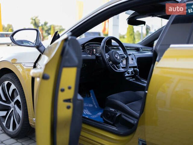 Желтый Фольксваген Arteon, объемом двигателя 1.98 л и пробегом 120 тыс. км за 33800 $, фото 56 на Automoto.ua