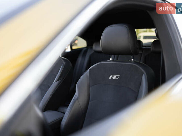 Желтый Фольксваген Arteon, объемом двигателя 1.98 л и пробегом 120 тыс. км за 33800 $, фото 62 на Automoto.ua